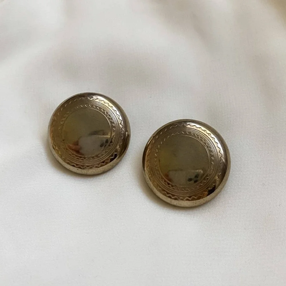 VTG Silver Aztec Etched Round Clip Earrings